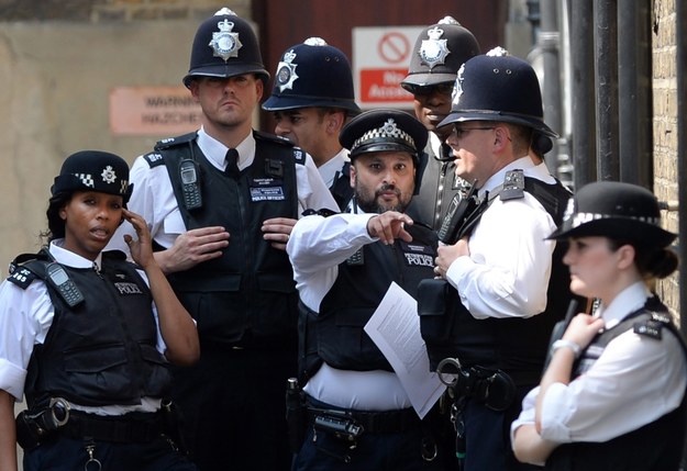 Policjanci przed szpitalem St. Mary's w Londynie /ANDY RAIN /PAP/EPA
