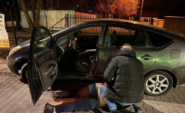 Policjanci rozbili gruziński gang. Kradli baterie do samochodów hybrydowych