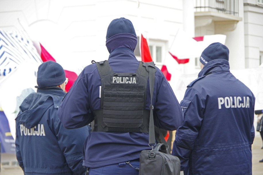 Policjanci rozpoczęli zbiórkę na rzecz rodzin zmarłych funkcjonariuszy z Wrocławia / Zofia i Marek Bazak /East News