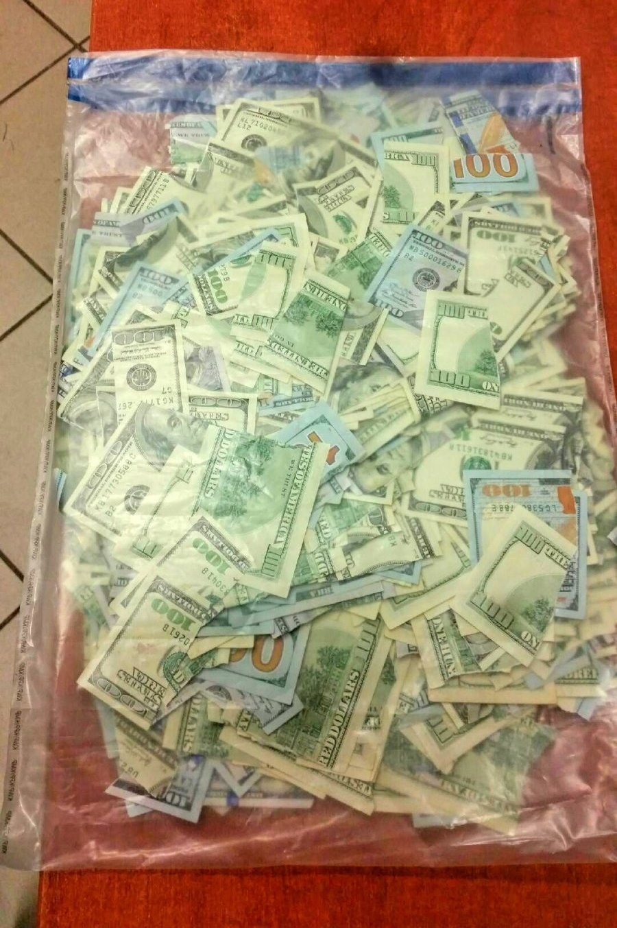 Policjanci skrupulatnie zliczyli wszystkie ścinki – było ich 1045. /Śląska policja /Policja