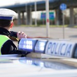 Policjanci stoją na wiaduktach i coś mierzą. Sypią się mandaty wcale nie za prędkość