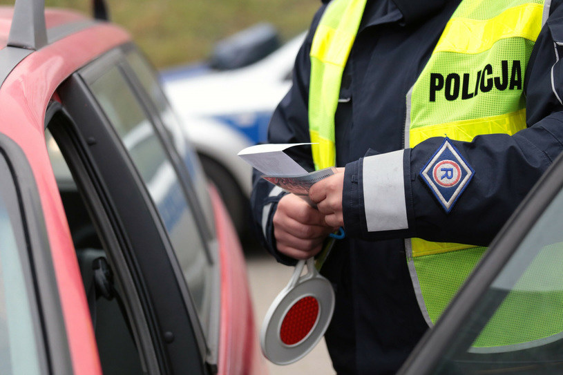 Policjanci stwierdzili, że polityk kilkanaście lat jeździł bez prawa jazdy... /Piotr Jędzura /Reporter