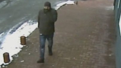 Policjanci szukają sprawcy ataku na nastolatkę. Rozpoznajesz go?