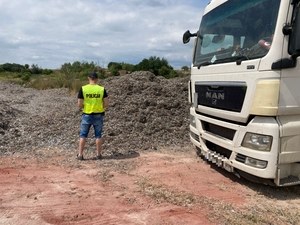 Policjanci uniemożliwili porzucenie odpadów /KPP w Środzie Śląskiej  /Policja