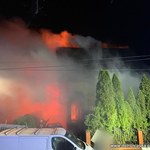 ​Policjanci uratowali 5 osób z płonącego domu. Chwilę później doszło do eksplozji