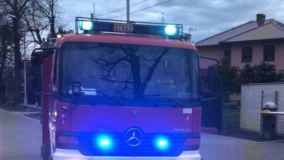 Policjanci uratowali seniorów. Sami też podtruli się dymem