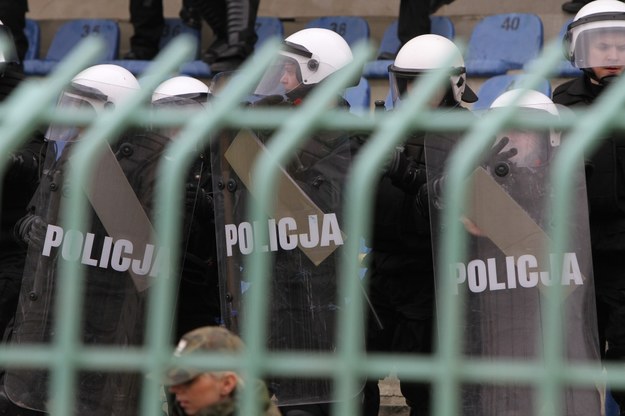 Policjanci w czasie interwencji /Adrian Starus /PAP