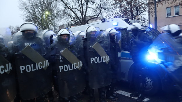 Policjanci w czasie protestu w Warszawie /Piotr Szydłowski /RMF FM