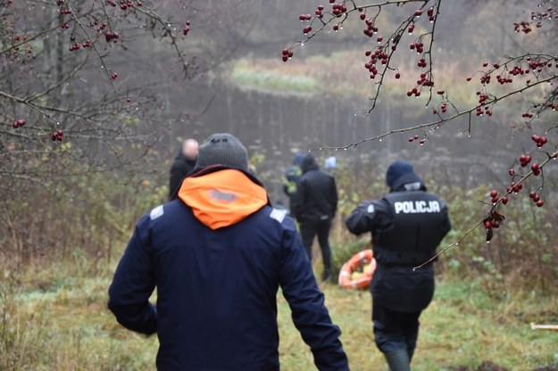 Policjanci w ostatnich dniach przeszukali staw w Drzewinie. /Policja Pomorska /