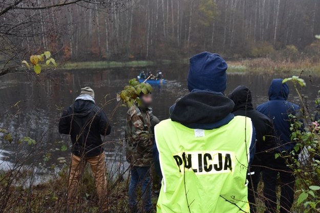 Policjanci w ostatnich dniach przeszukali staw w Drzewinie. /Policja Pomorska /