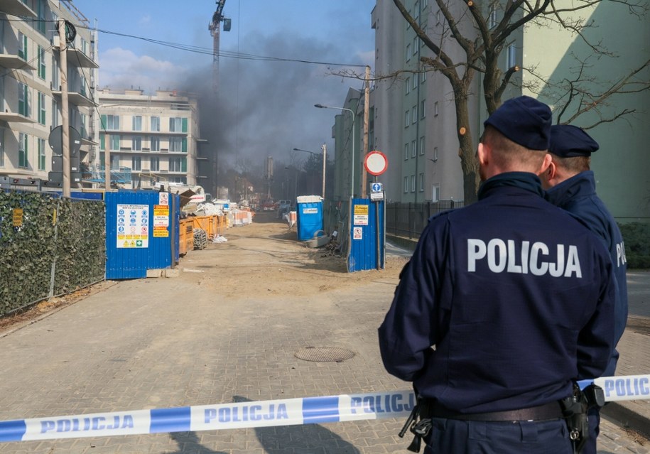 Policjanci w pobliżu miejsca pożaru /Paweł Wodzyński /East News