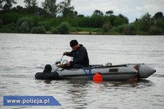 Policjanci wyłowili wrak samochodu z ludzkimi szczątkami