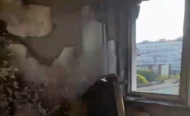​Policjanci wynieśli poparzoną kobietę z płonącego mieszkania na 8. piętrze