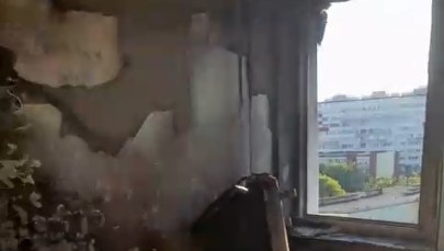 ​Policjanci wynieśli poparzoną kobietę z płonącego mieszkania na 8. piętrze