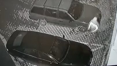 Policjanci z Legnicy szukają podpalacza aut dla osób niepełnosprawnych. Jest nagranie