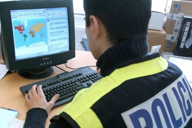Policjanci z Olsztyna będą musieli zająć się sprawą kradzieży z... gry internetowej /AFP