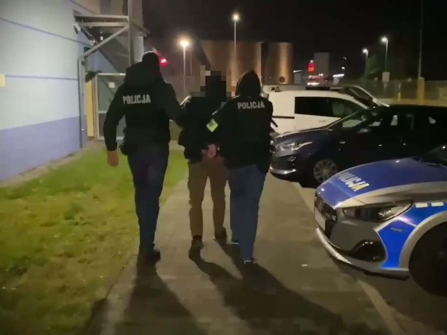 Policjanci z Ostrołęki zatrzymali 39-letniego oszusta /Policja Mazowiecka  /