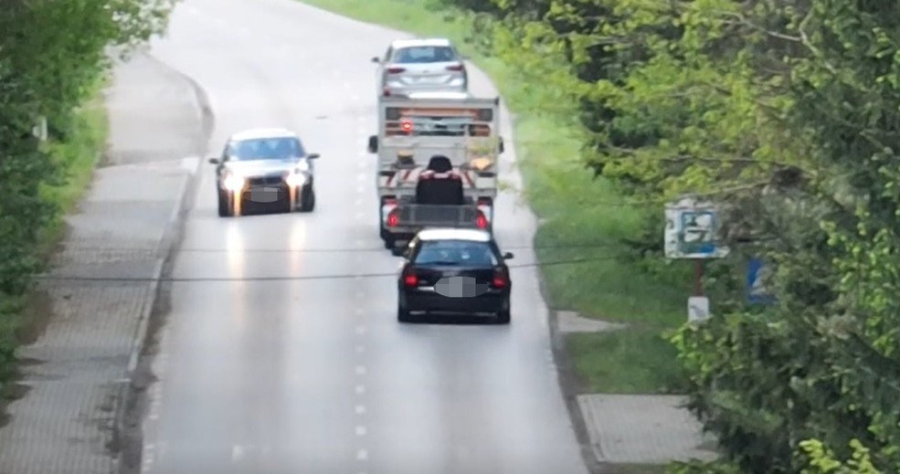 Policjanci z Piaseczna prowadzili akcję wymierzoną w kierowców ostrzegających innych przed policyjną kontrolą. /KPP w Piasecznie /Policja