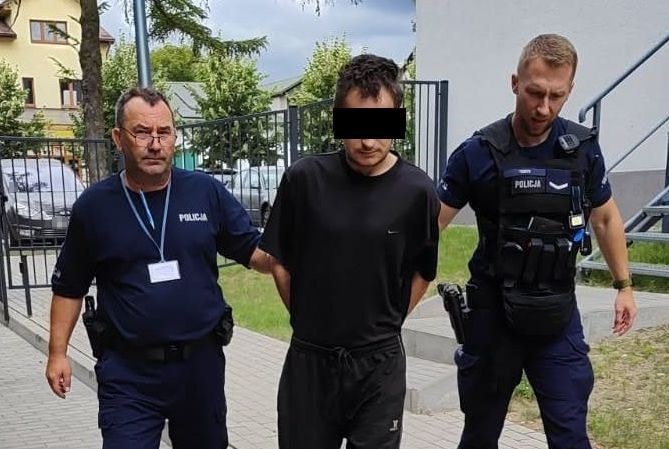 Policjanci z zatrzymanym 33-latkiem /KPP Biłgoraj /Policja