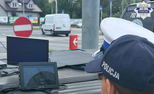 Policjanci za pomocą drona upominali pieszych i rowerzystów