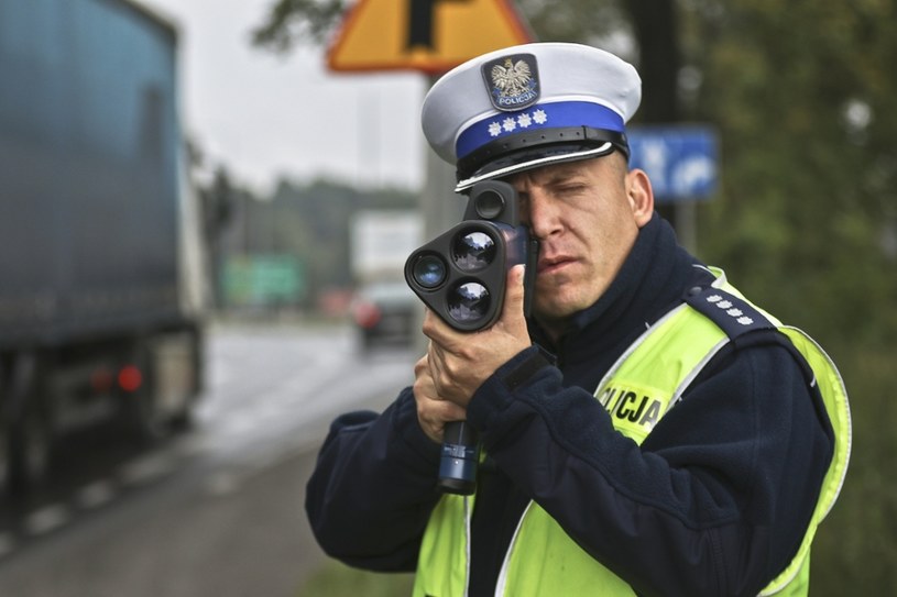 Policjanci zatrzymali 116 praw jazdy /Piotr Jędzura /Reporter