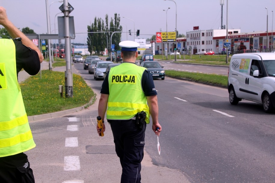 Policjanci zatrzymali 27-latka, który najpierw ukradł paliwo na stacji, a potem niemal rozjechał jej pracownika /Piotr Bułakowski /RMF FM