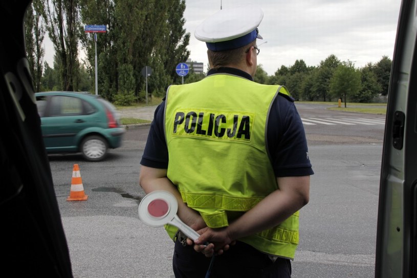 Policjanci zatrzymali ciężarówkę prowadzoną przez 16-latka /Leszek Rusek /Reporter