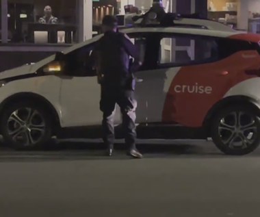 Policjanci zatrzymali do kontroli autonomiczną taksówkę. Jak to się skończyło?