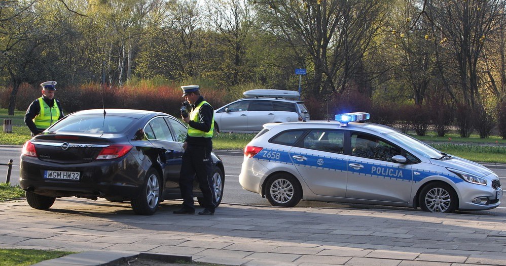 Policjanci zatrzymali już niemal 5 tys. praw jazdy. Najwięcej w Warszawie /Stanisław Kowalczuk /East News