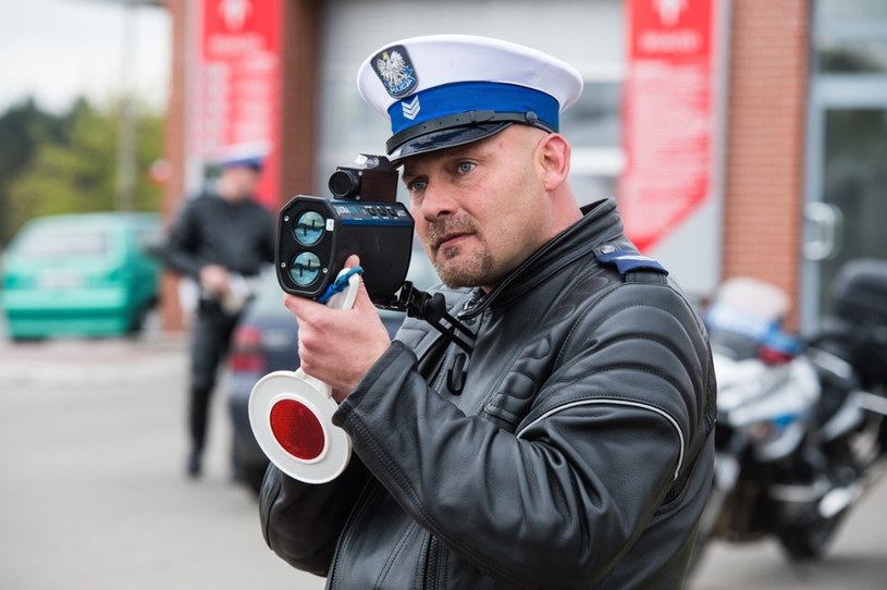 Policjanci zatrzymali już ponad 33 tys. praw jazdy /Paweł Skraba /Reporter