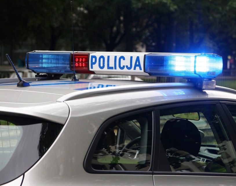 Policjanci zatrzymali kierowcy prawo jazdy /Mariusz Grzelak /Reporter
