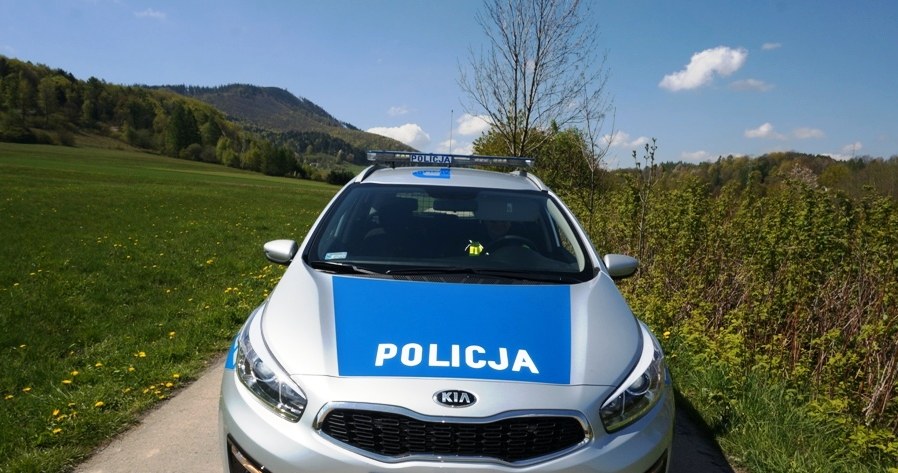 Policjanci zatrzymali kompletnie pijaną babcię /Policja