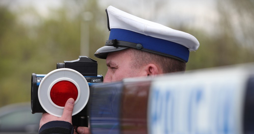 Policjanci zatrzymali motocyklistę, który przekroczył prędkość o 140 km/h /Tomasz Radzik /Agencja SE/East News