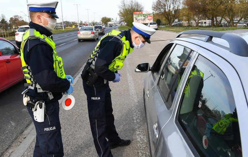 Policjanci zawsze mogą podczas kontroli zadać kierowcy jedno, teoretycznie proste, pytanie /Paweł Skraba /Reporter