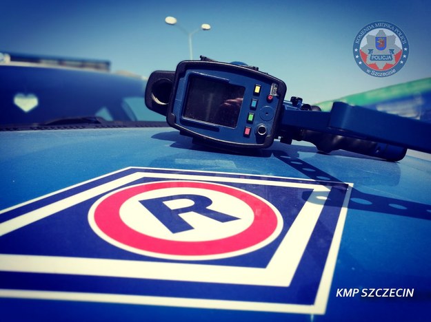 ​Policjanci ze szczecińskiej drogówki w czasie pomiaru prędkości zauważyli pojazd, który w terenie zabudowanym jechał o ponad 20 km/h za szybko. /KMP Szczecin /