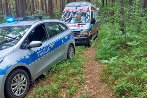 Policjanci znaleźli kobietę, która w lesie złamała nogę /KPP Łódź-Wschód /Policja