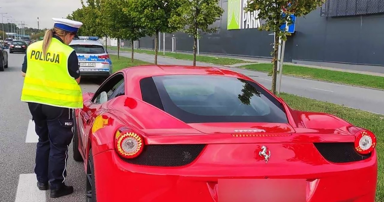 Policjanci zobaczyli jego Ferrari i zabrali mu prawo jazdy /Policja