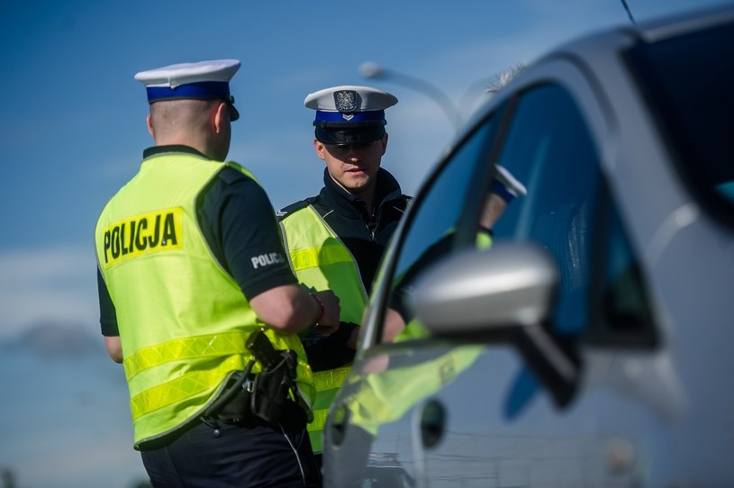 Policjanci zostaną wyposażeni w czytniki kart /Mateusz Ochocki/KFP /Reporter