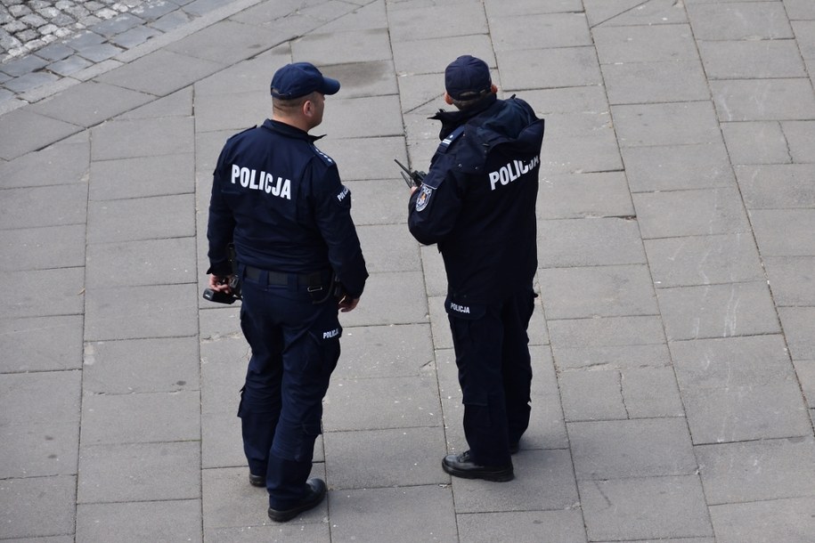 Policjanci /Shutterstock