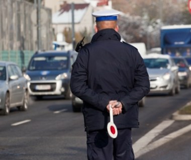 Policjant bez munduru chce cię zatrzymać za znakiem D-43? Jedź spokojnie dalej