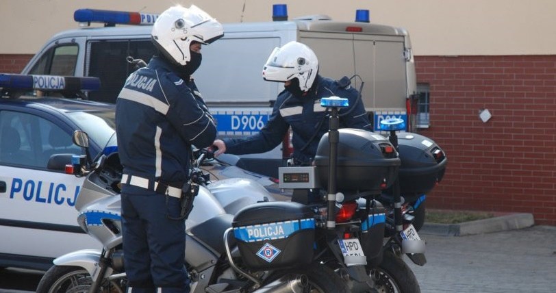 Policjant jechał motocyklem (fot. ilustracyjne) /Policja