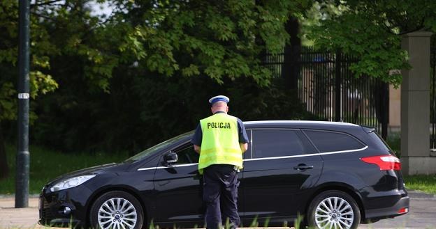 Policjant ma prawo zatrzymać dowód rejestracyjny / Fot: Stanisław Kowalczuk /East News