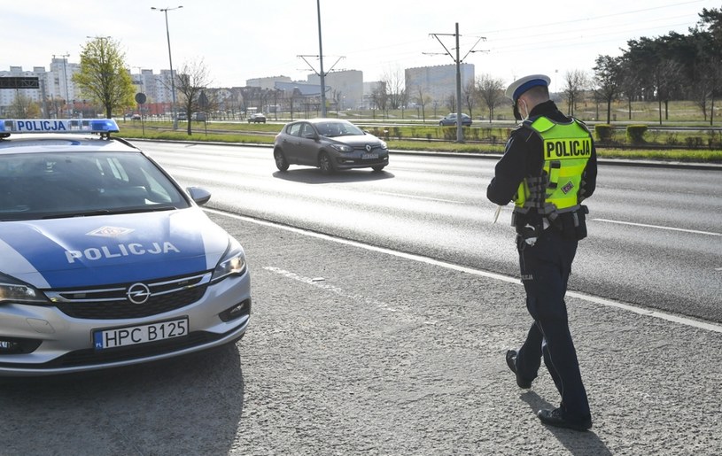 Policjant może zatrzymać nas do kontroli właściwie zawsze /zdj. ilustracyjne /Paweł Skraba/REPORTER /East News
