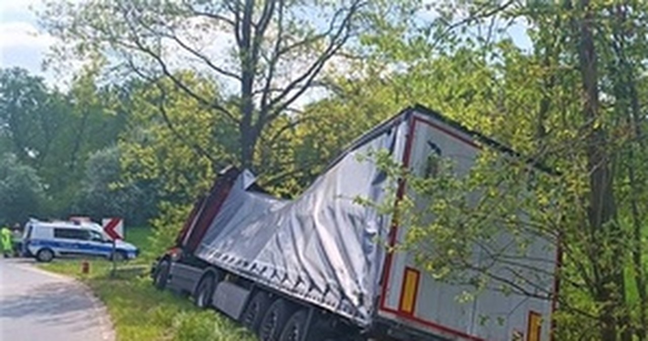 Policjant na urlopie wyciągnął z płonącego auta kierowcę. Ten był kompletnie pijany 