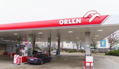 Policjant odebrał poród na stacji Orlen. Wraz z rodzicami dostanie premię
