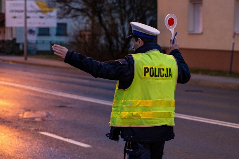 Policjant podczas kontroli może zapytać o obowiązkowe elementy wyposażenia auta /News Lubuski /East News