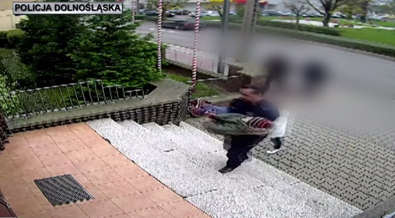 Policjant pomógł 6-letniemu chłopcu /http://www.jawor.policja.gov.pl /