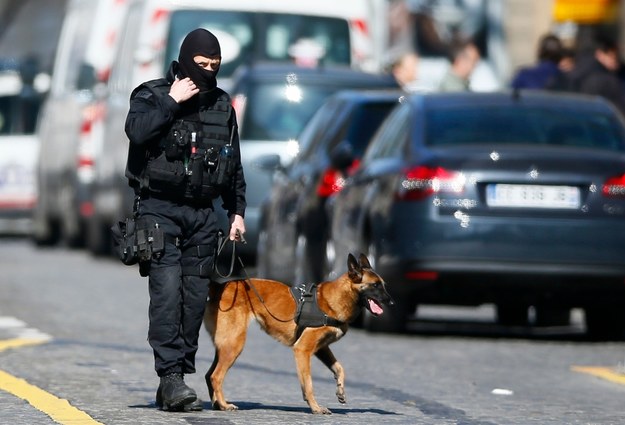 Policjant przed siedzibą Międzynarodowego Funduszu Walutowego /IAN LANGSDON /PAP/EPA