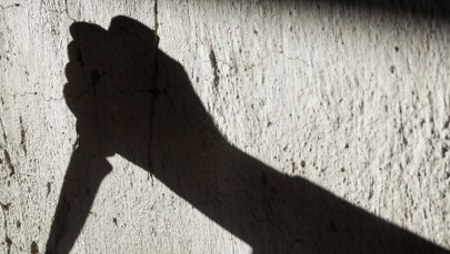 Policjant raniony nożem przez kobietę w trakcie interwencji w Radomiu