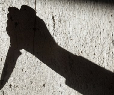 Policjant raniony nożem przez kobietę w trakcie interwencji w Radomiu